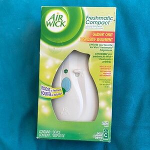 NEW Air Wick Freshmatic Compact Automatic Spray Air Freshener - White/Green